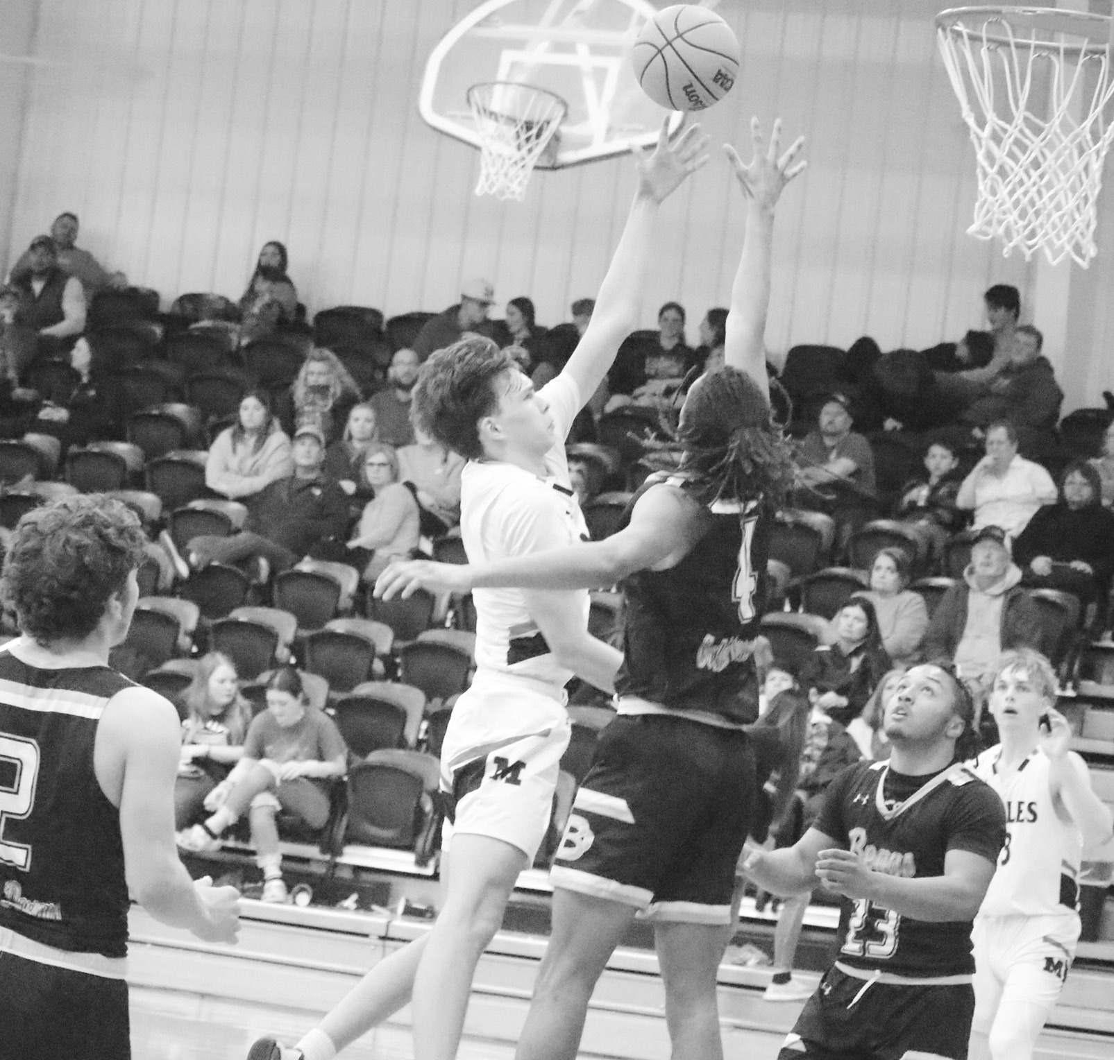 Morris sweeps Beggs in county cage meeting